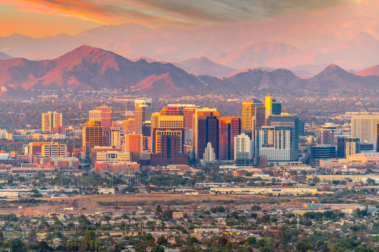 Image of the Phoenix skyline at sunset